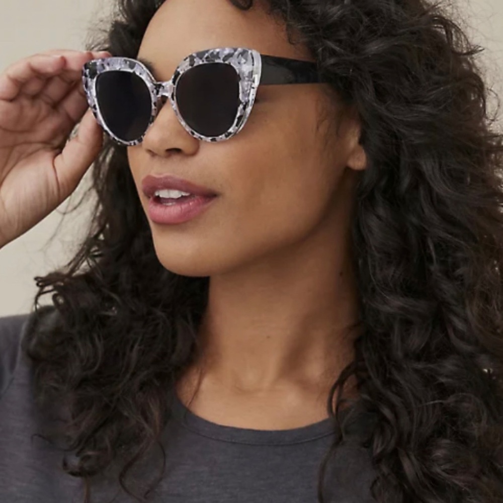 🆕 Black & White Cat Eye Sunglasses With Smoke Lens NWT Torrid New! - Picture 2 of 4